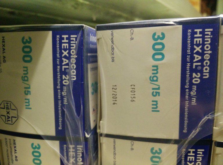 Abgelaufenes Krebsmittel Irinotecan von Hexal im Privatkeller der Alten Apotheke.