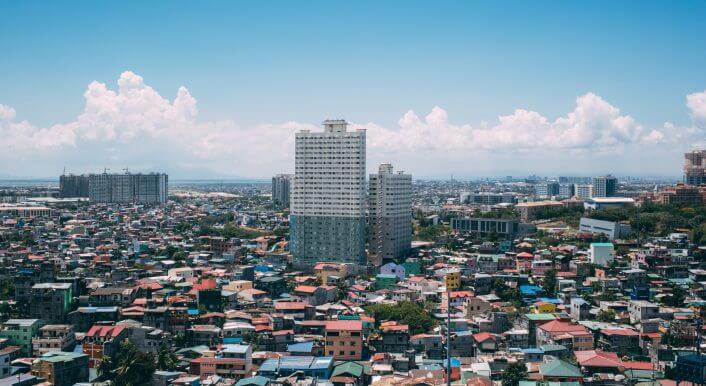 In Manila erheben sich Hochhäuser aus den Slums - und steigt beständig das Wasser.