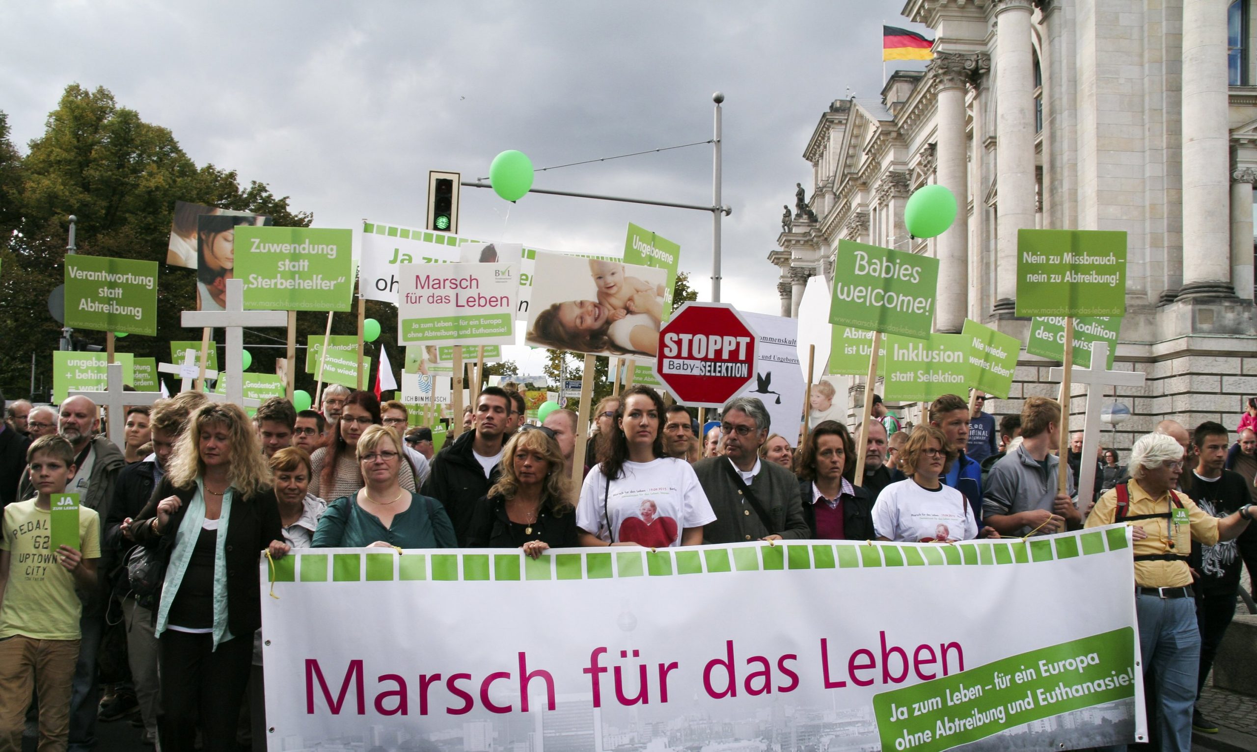 Im Jahr 2015 demonstrierten konservative Christen vor dem Berliner Reichtstag gegen das ihrer Ansicht nach zu laxe Abtreibungsgesetz. In der ersten Reihe sieht man auch die AfD-Politikerin Beatrix von Storch