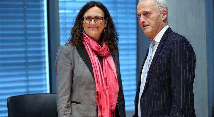 Eine Frau und ein Mann im Gespräch