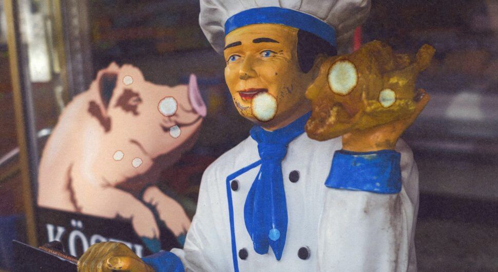 Restaurant sign with a pig