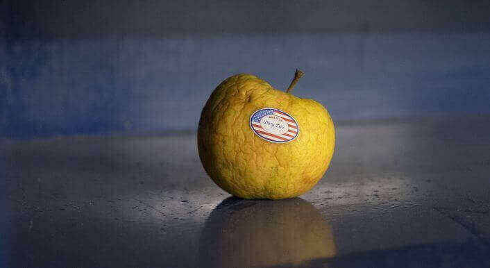 alter Apfel mit Zollfrei Aufkleber