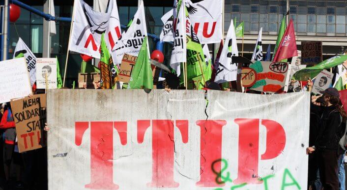 Bild eines Demo-Transparents: TTIP und CETA