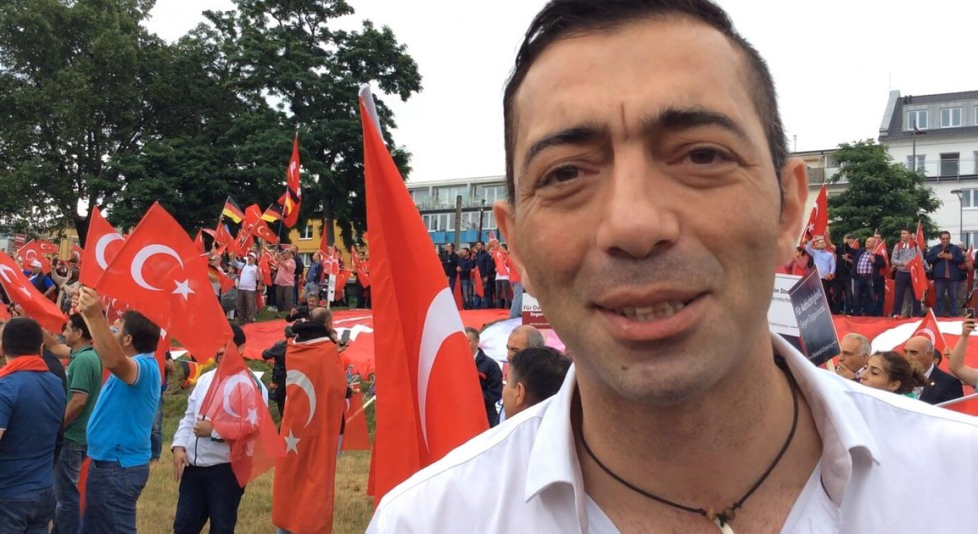 Der Blogger Bilgili Üretmen aus Soest verbreitet AKP-nahe Hassbotschaften im Internet.