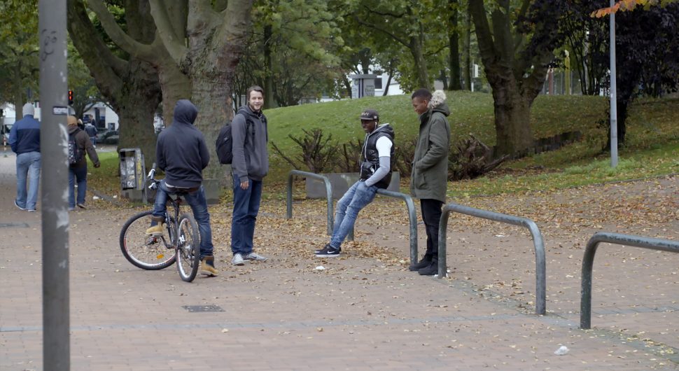 junge Flüchtlinge aus Guinea im Keuning-Park in der Dortmunder Nordstadt