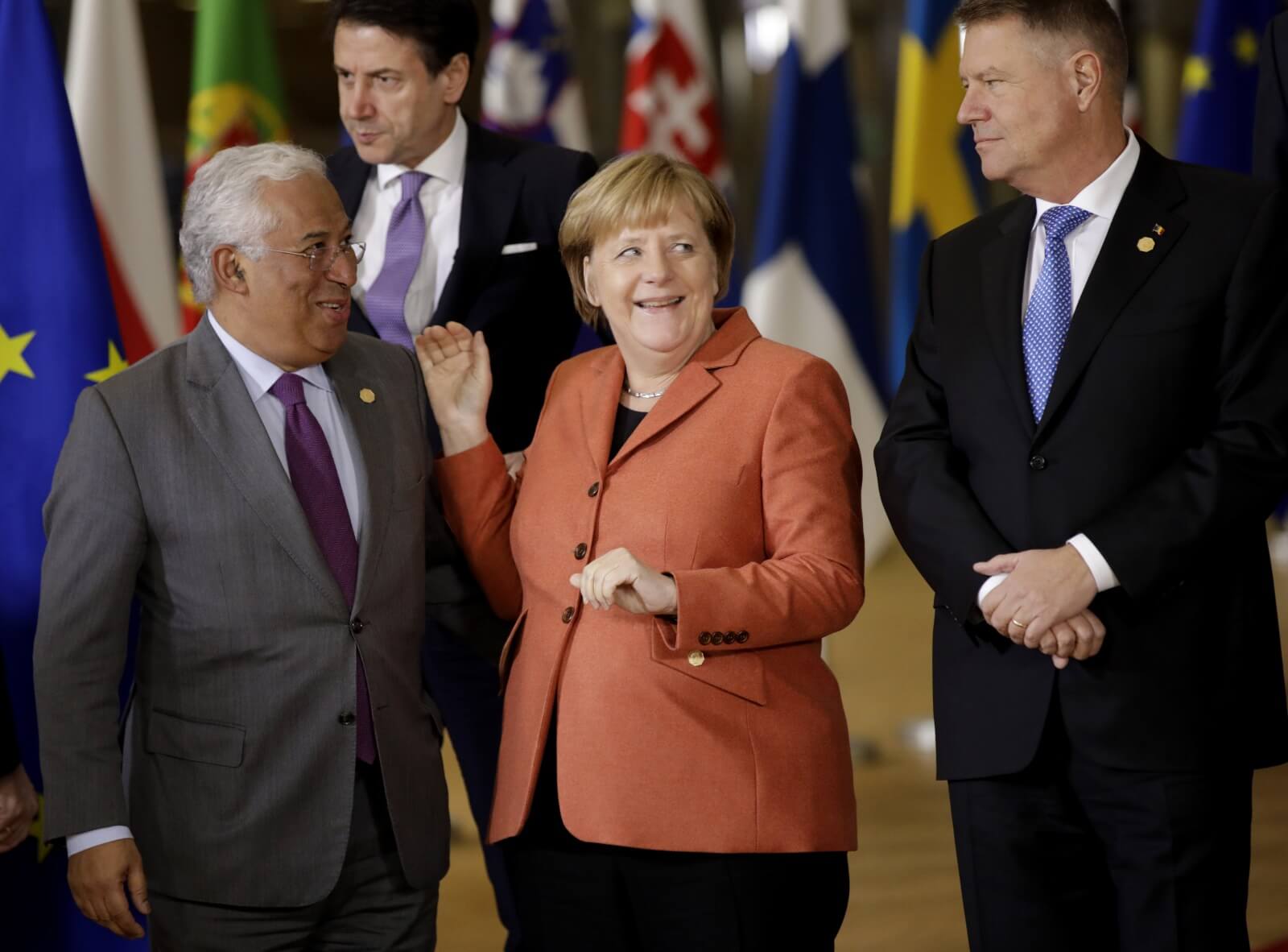 Portugals Premierminister Costa (links) und Bundeskanzlerin Merkel am 12. Dezember 2019 bei einem EU-Gipfel in Brüssel. (Quelle: Yves Herman/ Picture Alliance/ Reuters)