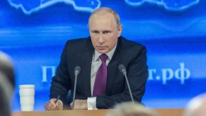 In einem Blog wird behauptet, Wladimir Putin habe die vollständige Unabhängigkeit vom US-Dollar erklärt. Das ist teilweise falsch. Putin hat 2018 lediglich betont, dass Russland unabhängiger von der US-Währung werden sollte.