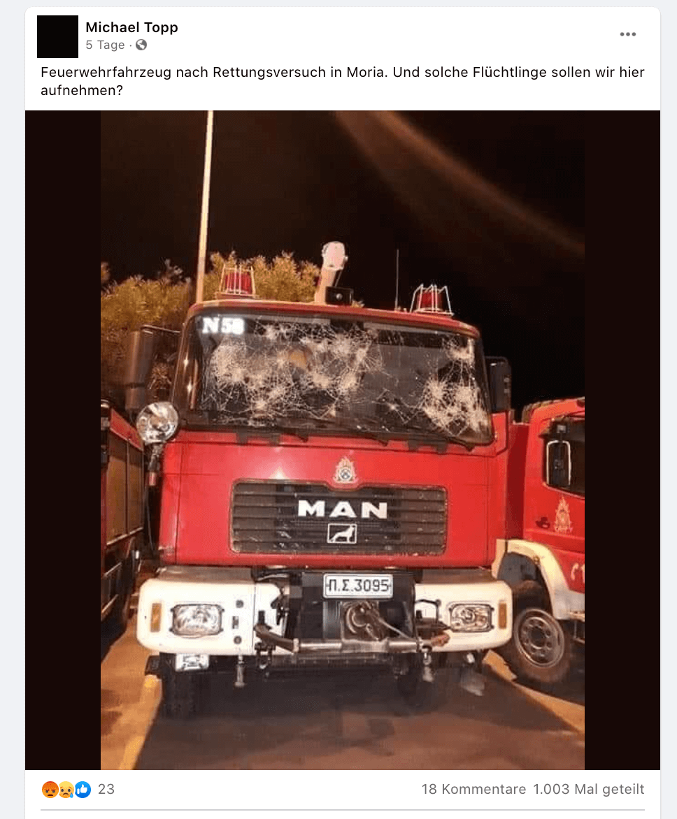 Auf Facebook wird behauptet, dieses Foto eines Feuerwehrautos stehe im Zusammenhang mit den aktuellen Geschehnissen rund um die Brände im Camp in Moria. Das Foto kursiert aber bereits seit 2019. (Quelle: Facebook / Screenshot und Schwärzungen: CORRECTIV)