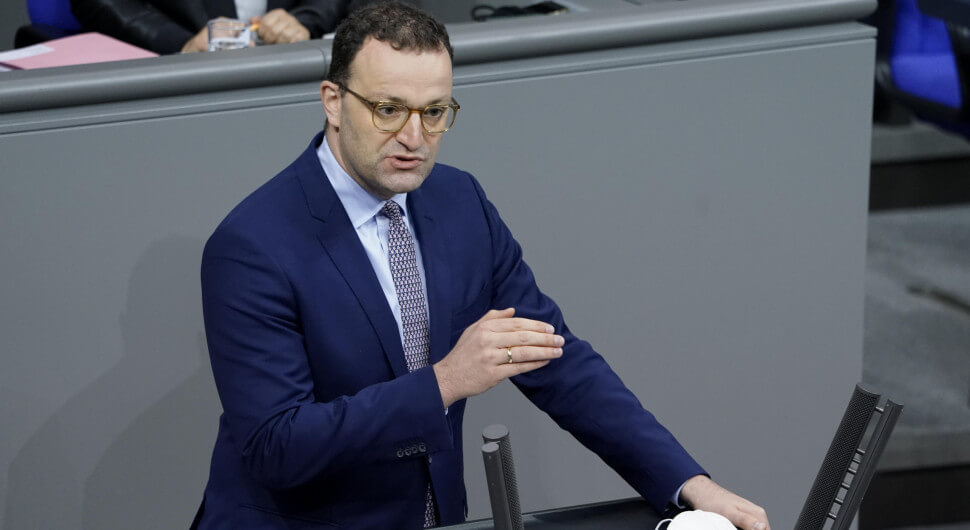 Jens Spahn sagte, dass Gurgeln womöglich die Viruslast senke – aber ob es wirklich hilft, ist unklar