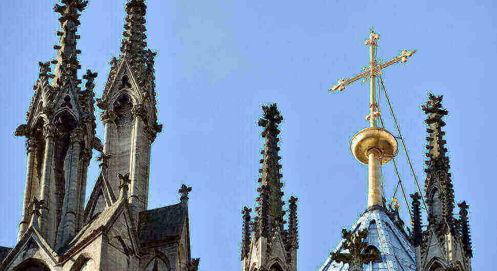OVG Münster urteilt: Katholische Kirche darf Milliarden-Investitionen verschweigen