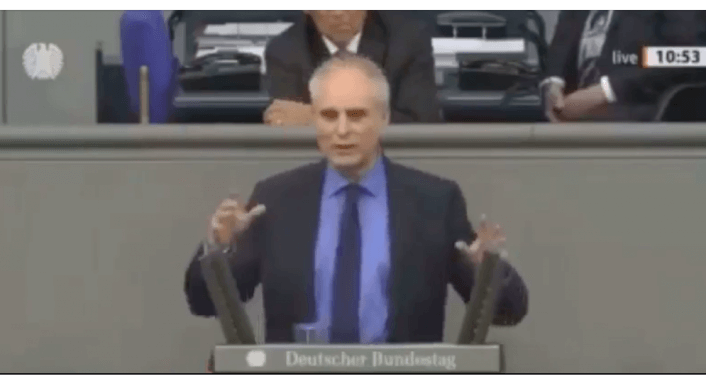 Das Video einer Bundestagsrede von Thomas Ehrhorn wird in Sozialen Netzwerken mit der Behauptung verbreitet, er sei ein „Grüner“. Das ist falsch, er ist Abgeordneter der AfD. (Quelle: Facebook / Screenshot: CORRECTIV.Faktencheck)