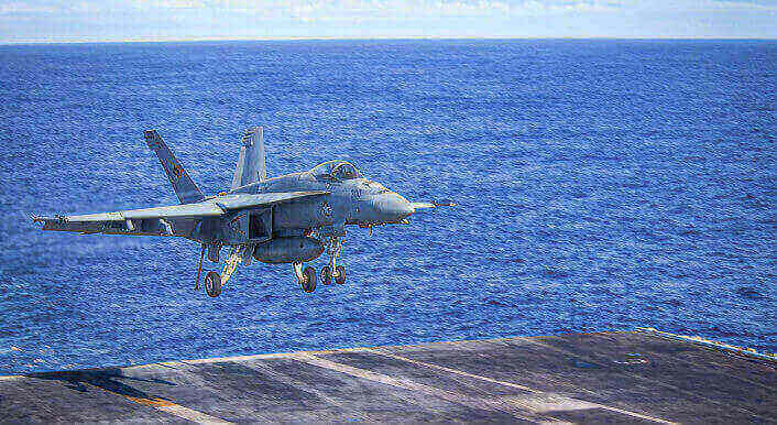 Bewaffnete Drohne hebt ab.