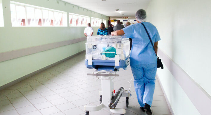 Die Gerüchte über gestorbene Angestellte im Berliner Sana-Klinikum sind laut dem Krankenhaus frei erfunden. Auf dem Foto ist ein Krankenhaus in Südafrika zu sehen.