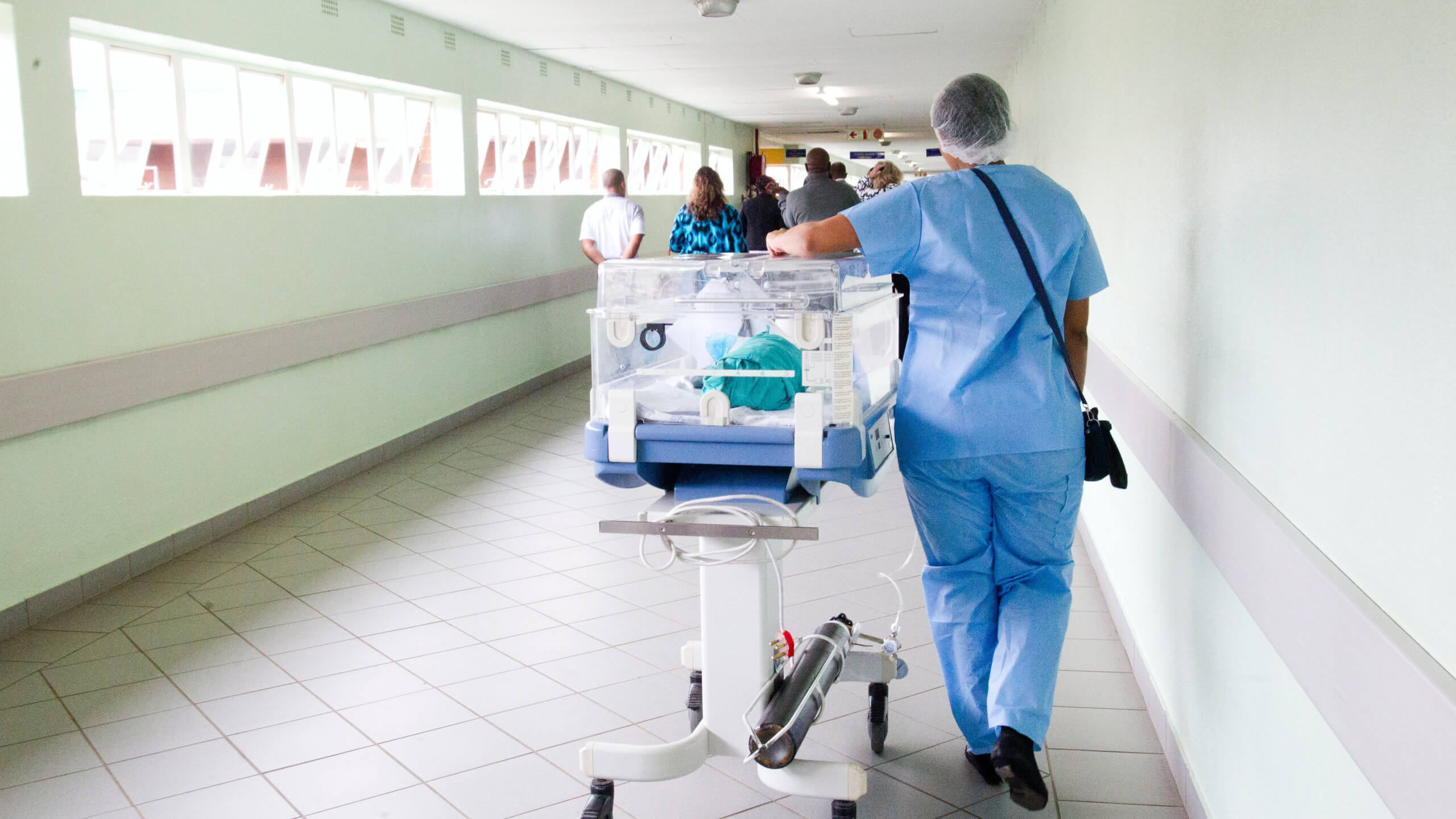 Die Gerüchte über gestorbene Angestellte im Berliner Sana-Klinikum sind laut dem Krankenhaus frei erfunden. Auf dem Foto ist ein Krankenhaus in Südafrika zu sehen.