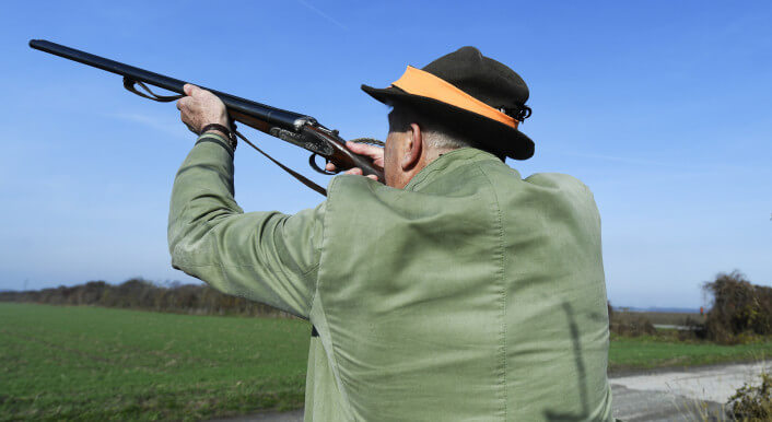 Ein Jäger bei der Jagd.