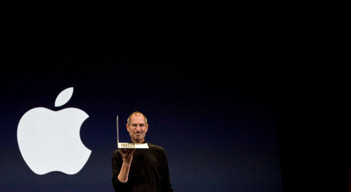 Steve Jobs im Jahr 2008 bei der Präsentation des ersten Macbook Air