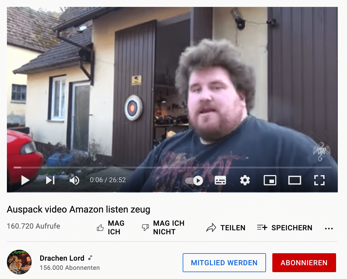 Immer wieder, wie auch in diesem Video, zeigt der Youtuber im Hintergrund sein Wohnhaus in Bayern (Quelle: Youtube / Drachen Lord / Screenshot: CORRECTIV.Faktencheck)
