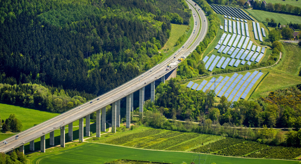 Konflikt um Mega-Solarparks: Leserinnen und Leser debattieren