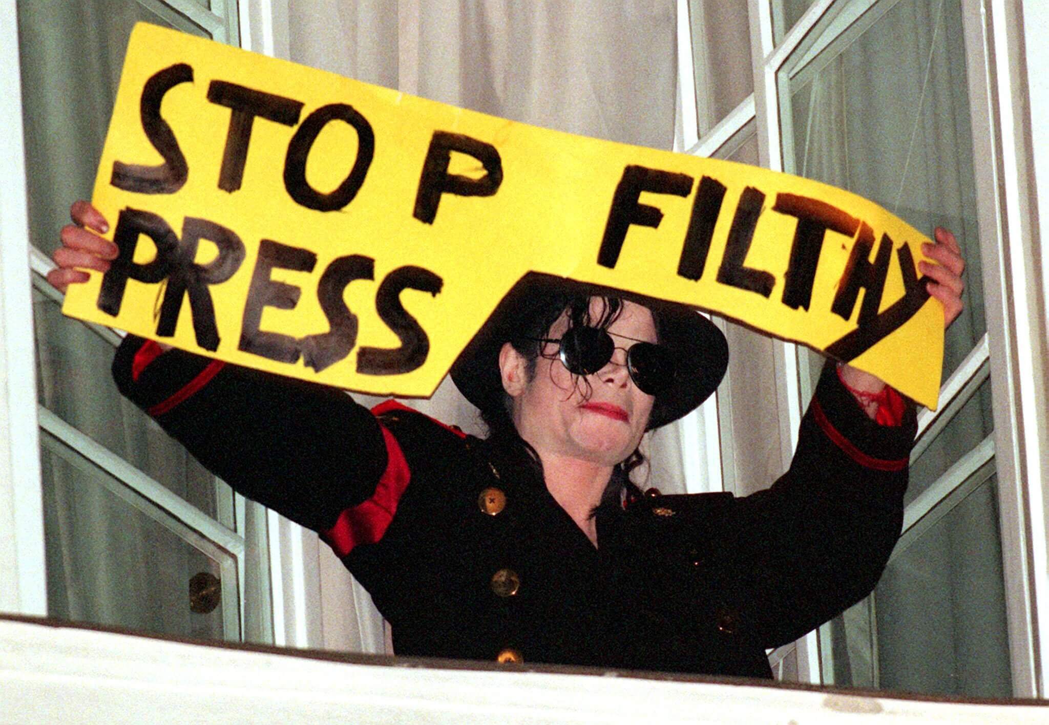 Michael Jackson hat sich bei einem Auftritt 2001 kritisch zu Medien und auch Geschichtsbüchern geäußert. Große Teile des angeblichen Zitats wurden ihm jedoch angedichtet. (Symbolbild: Picture Alliance / DPA / Frank Leonhardt)