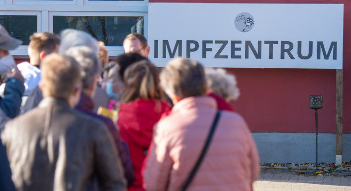 Impfstoffe gegen Corona im Impfzentrum