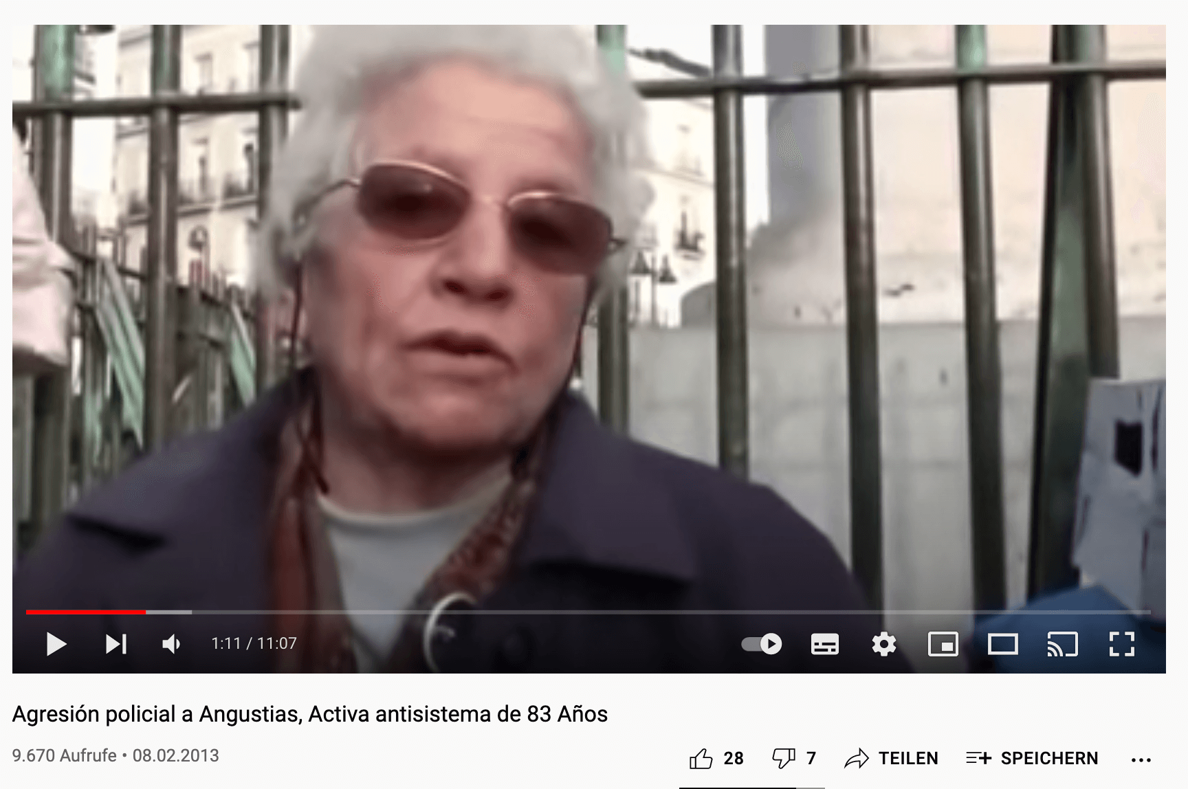 Die ältere Frau berichtet von dem Vorfall in einem Video eines spanischen Radiosenders (Quelle: Youtube/ Screenshot: CORRECTIV.Faktencheck)
