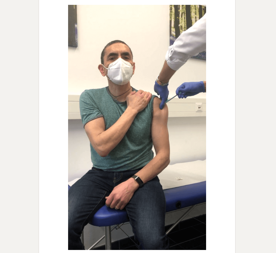 Auf Linkedin veröffentlichte Biontech-Chef Şahin ein Foto von sich, auf dem zu sehen ist, wie er geimpft wird (Quelle: Linkedin / Screenshot: CORRECTIV.Faktencheck)