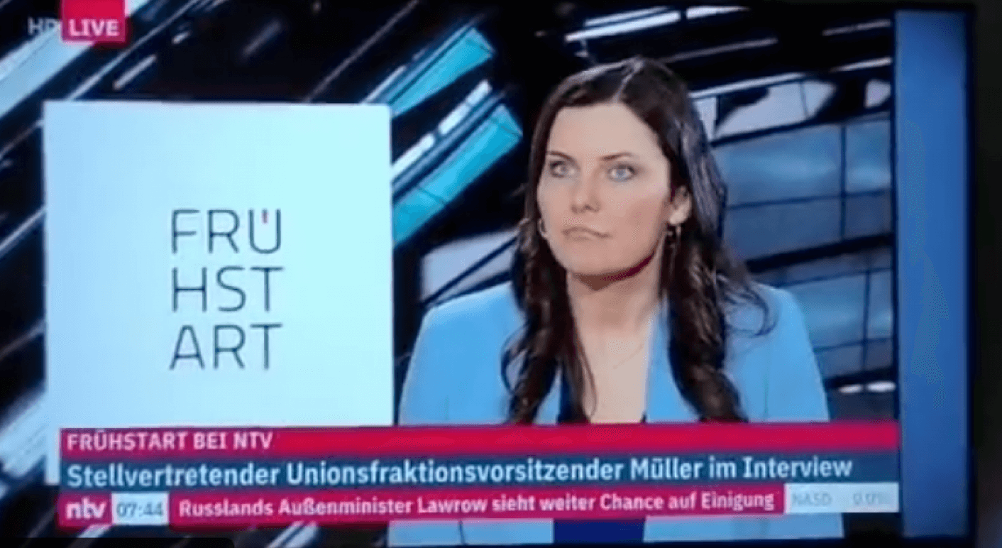 Während der Sendung „Frühstart” erlitt die Die NTV-Reporterin Clara Pfeffer einen Schwächeanfall (Quelle: Twitter / Screenshot: CORRECTIV.Faktencheck)