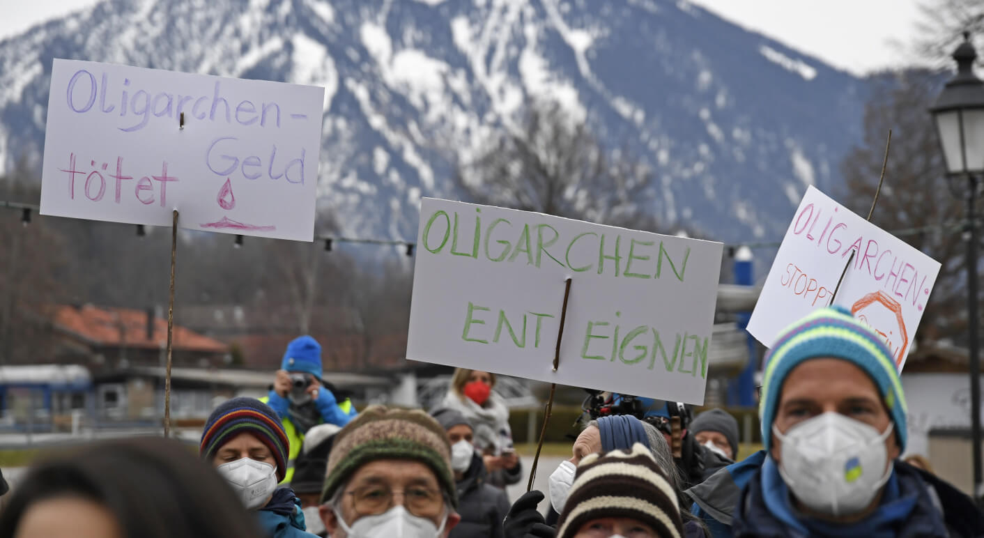 Ukraine-Konflikt - Protest gegen den Krieg am Tegernsee  Foto: Uwe Lein / picture alliance