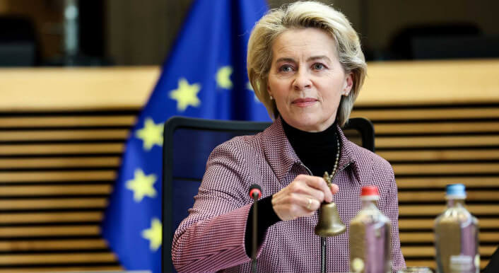 Ursula von der Leyen bei einem Treffen der Europäischen Kommission am 30. März 2022