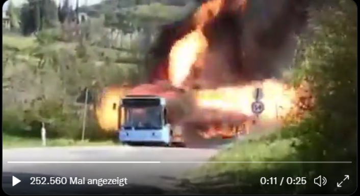Kein Elektrobus: Brennender Bus in Perugia