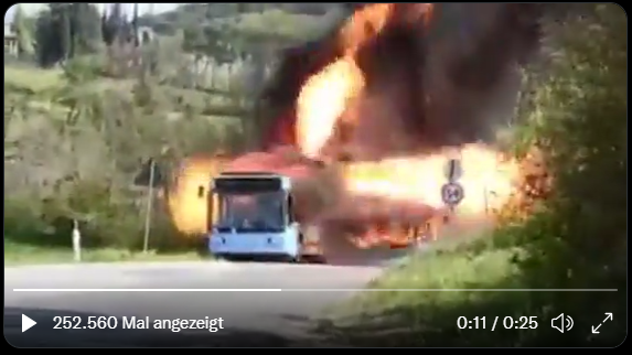 Kein Elektrobus: Brennender Bus in Perugia