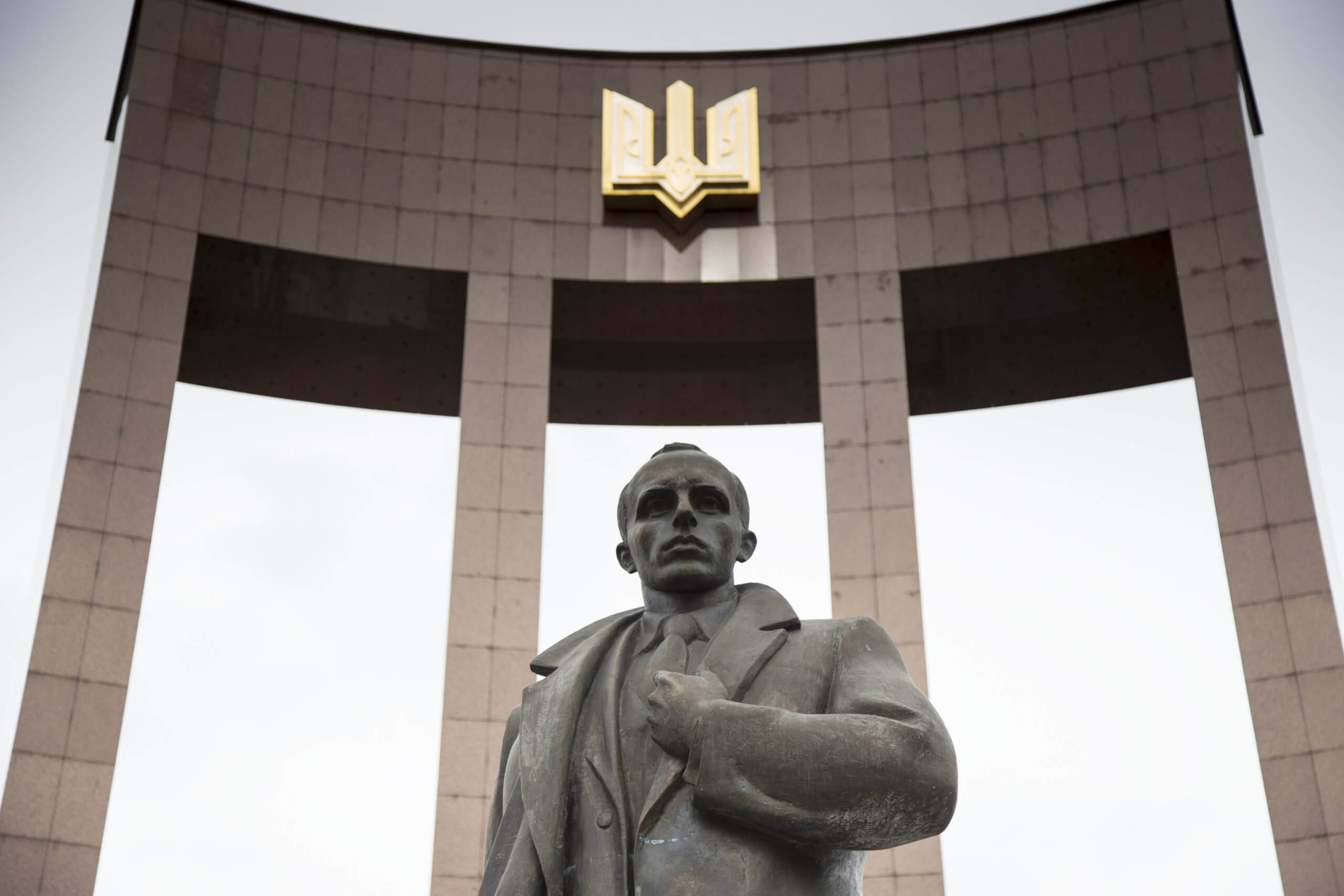 Ein Denkmal von Stephan Bandera in der westukrainischen Stadt Lwiw (Quelle: Picture Alliance / NurPhoto / Maciej Luczniewski)