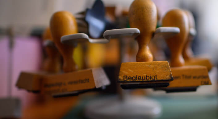 Stempel für die Beglaubigung eines Abitur-Zeugnisses