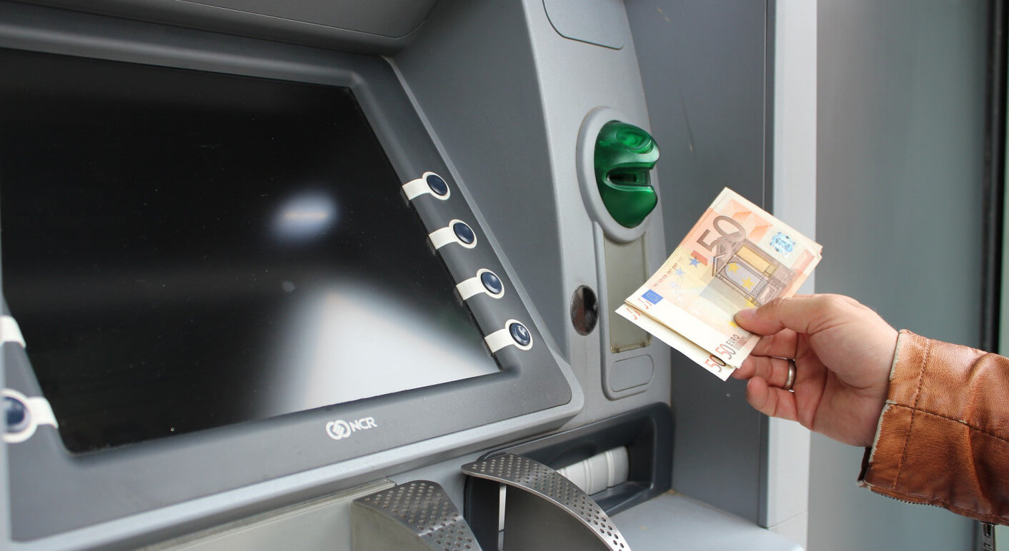 Bargeld-Bankautomat-Raiffeisenbank-Hochtaunus