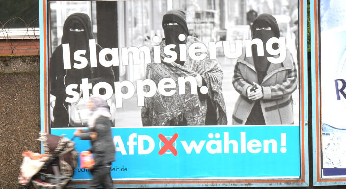 Ein Plakat, das zur Wahl der AfD aufruft