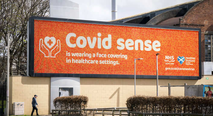 Ein Schild der schottischen Regierung mit dem Namen Covid sense