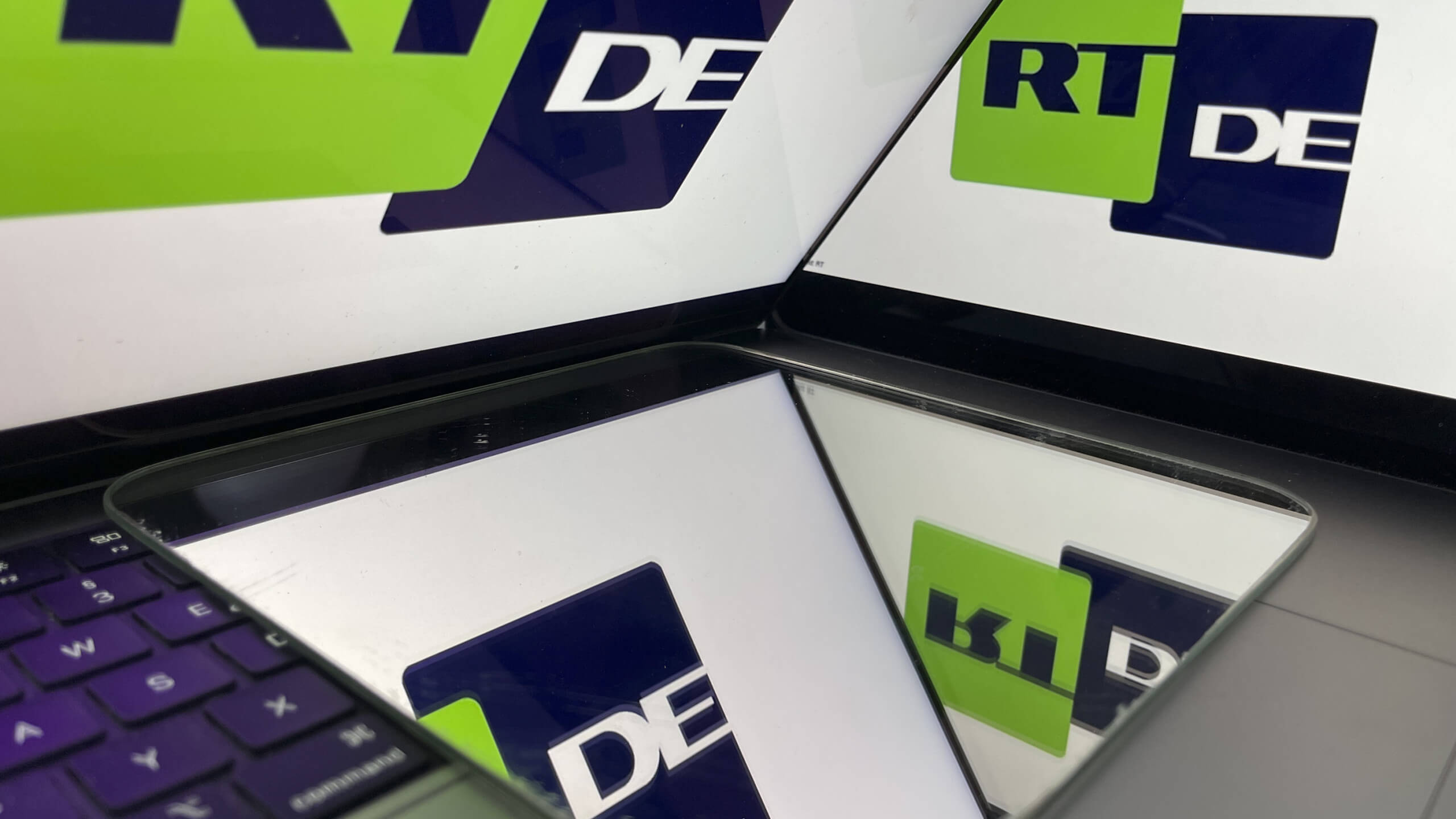 RTDE logo on several screens