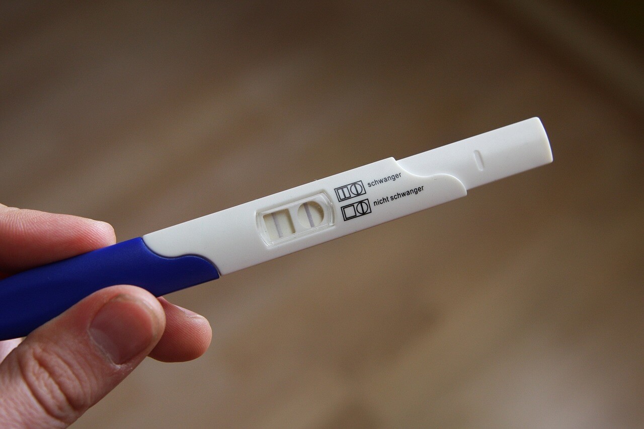 Ein Foto eines Schwangerschaftstests