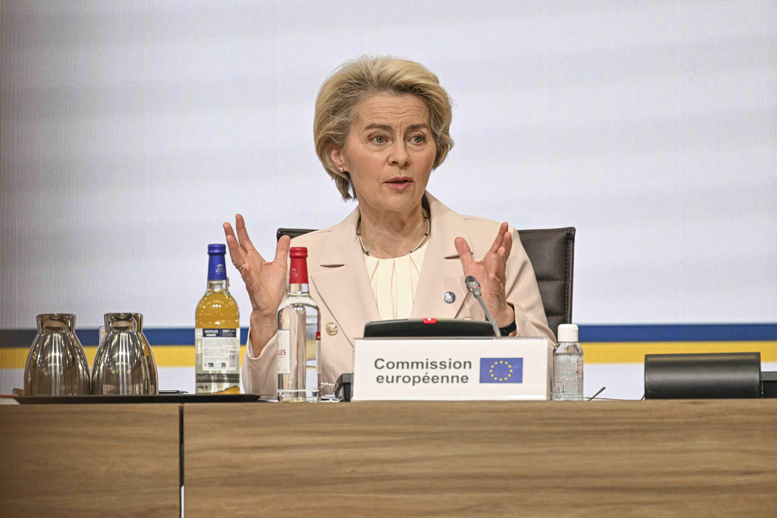 EU-Kommissionspräsidentin Ursula von der Leyen sagte am 13. Dezember bei einer Konferenz in Paris, dass die EU der Ukraine mehr als 19 Milliarden Euro in 2022 bereitstellte. Im Netz wird ihre Aussage falsch wiedergegeben.