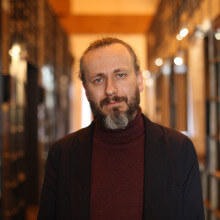 Auf dem Bild ist der Leiter des Sacharow Zentrums im Portrait abgebildet