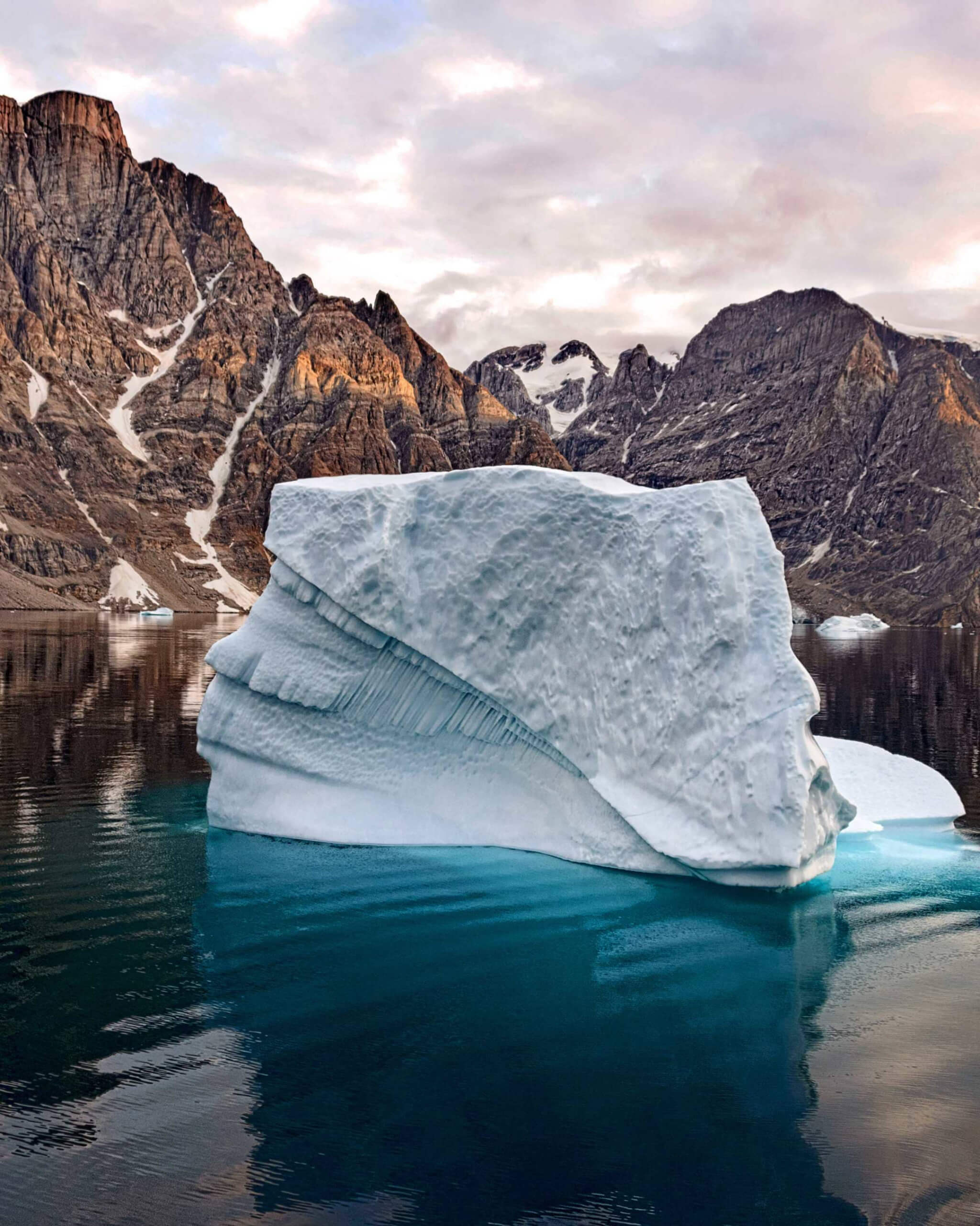 Gletschereis schwimmt im Wasser