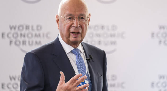 klaus-schwab-porträt-desinformation