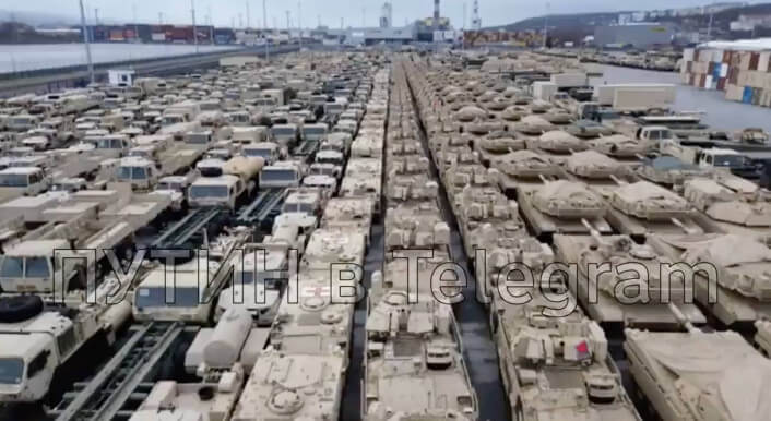 Standbild aus dem Video, das US-Militärfahrzeuge am Hafen Gdynia in Polen zeigt