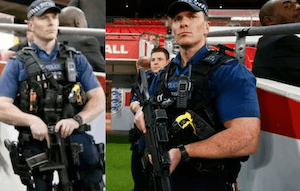 Zwei Fotos eines schwerbewaffneten Polizisten.