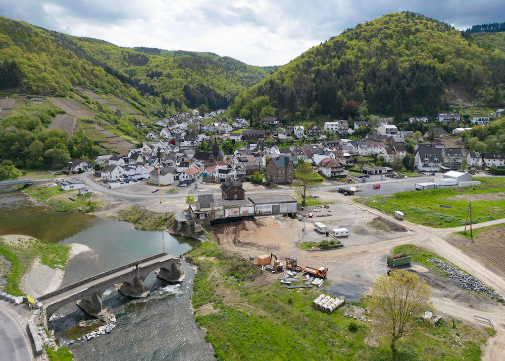 Der Wiederaufbau in den vom Hochwasser 2021 betroffenen Gemeinden im Ahrtal ist auch nach zwei Jahren noch lange nicht beendet (Quelle: Boris Roessler / Picture Alliance / DPA)
