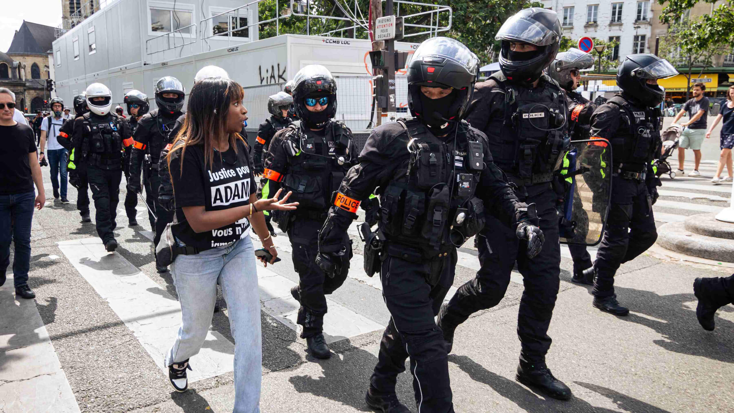 Eine Aufnahme vom 8. Juli 2023, sie zeigt einen Polizeieinsatz bei Protesten in Frankreich