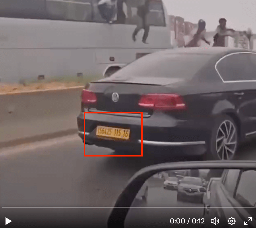 Markierung des Kennzeichens eines algerischen Autos im Video