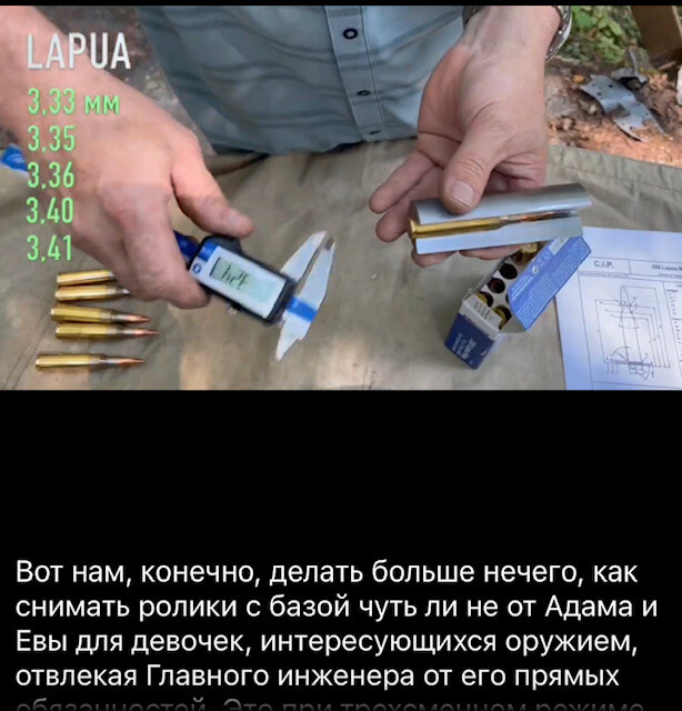 Ein russischer Soldat führt auf einem Video vor, warum westliche Munition besser funktioniert als heimische.