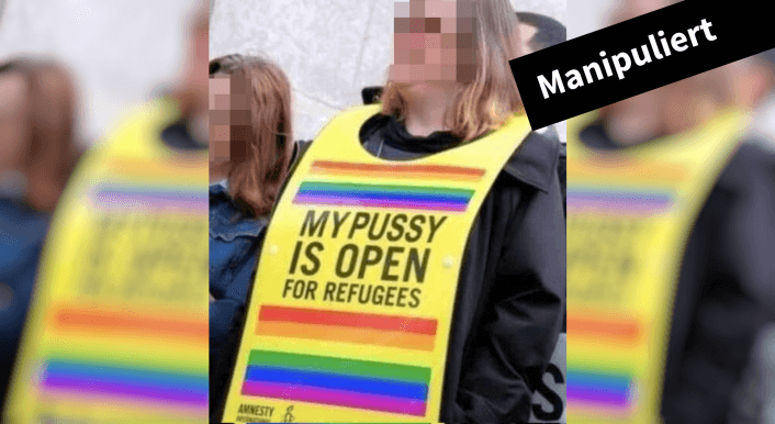 Frau auf Demonstration trägt Schild mit dem Schriftzug My Pussy Is Open