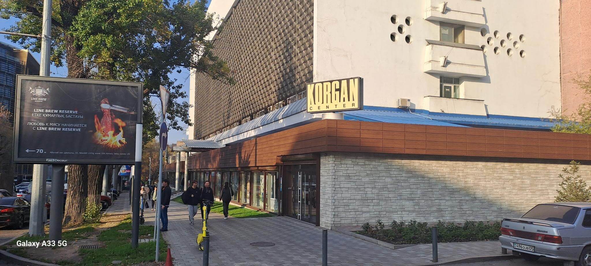 Das Ladenlokal des Waffenhändlers Korgan Center in Almaty.